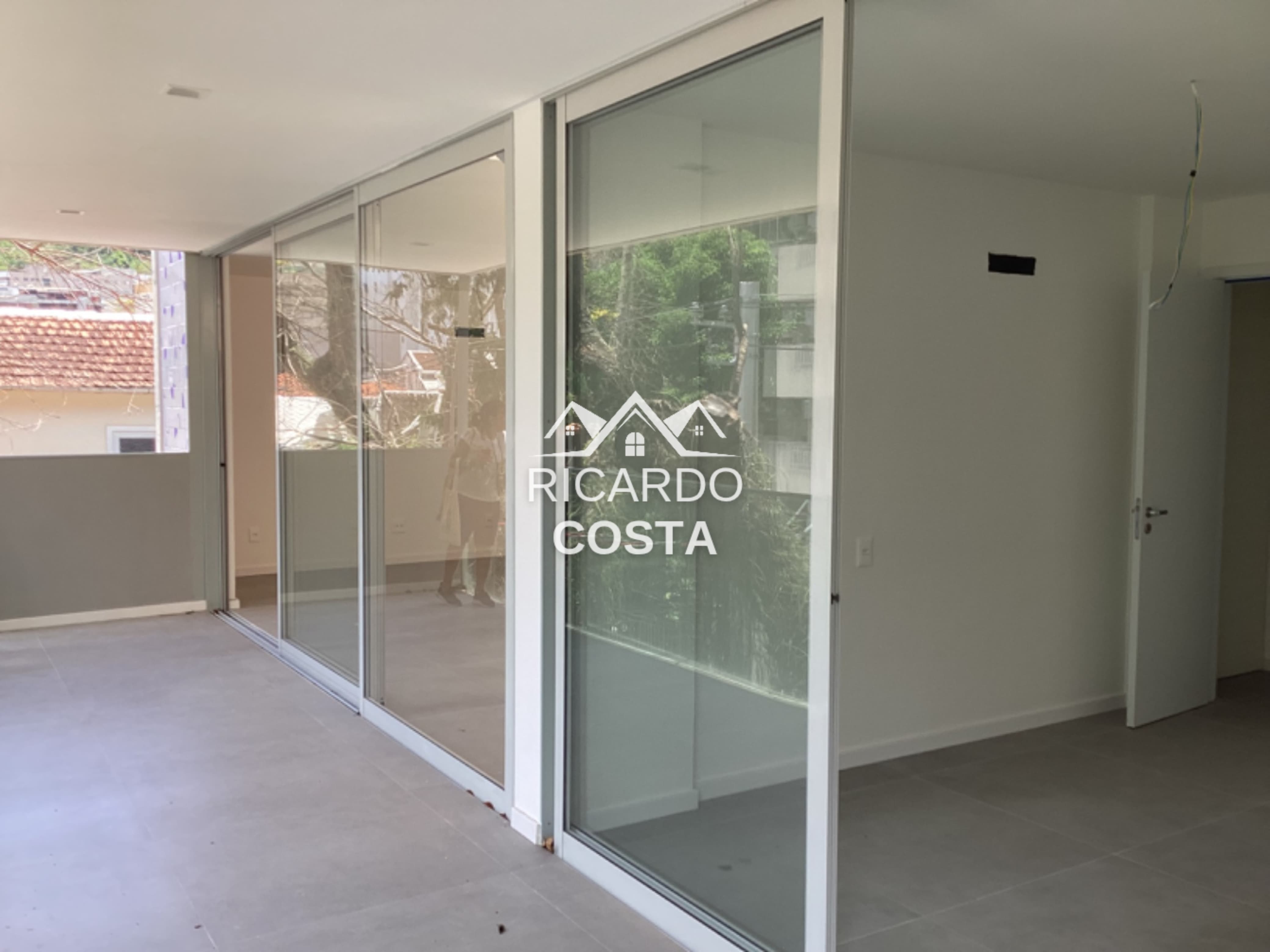 Imagem Cobertura com 2 Quartos à Venda ou Locação, 190 m² em Humaitá - Rio de Janeiro