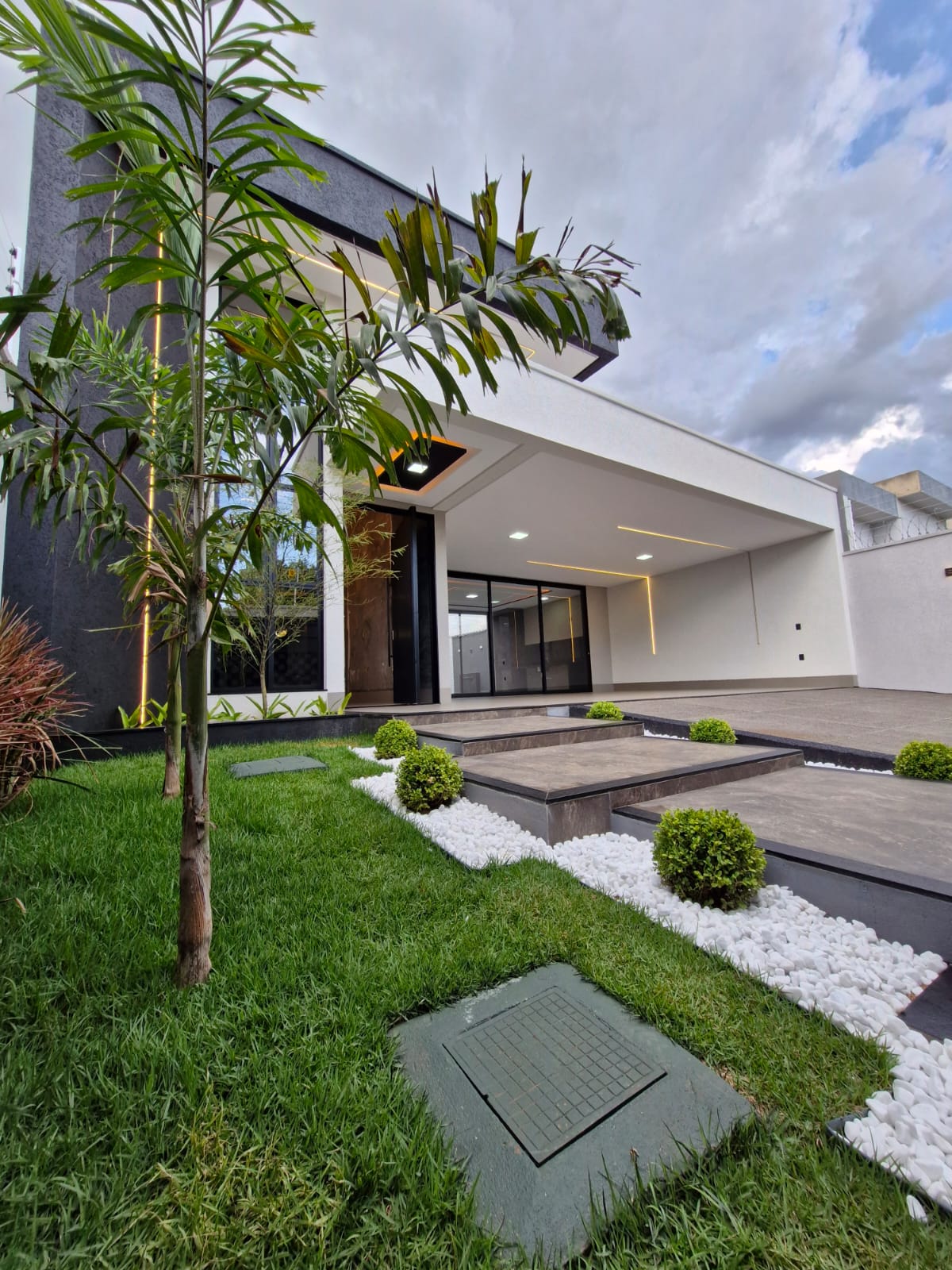 Imagem Casa com 4 Quartos à Venda, 236 m² em Moinho dos Ventos - Goiânia