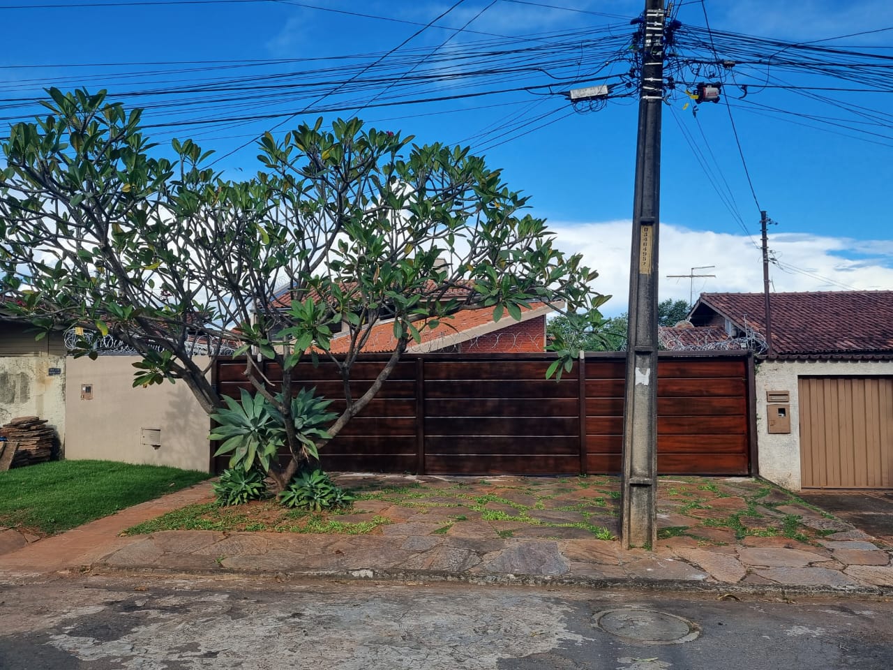 Sobrado com 4 Quartos à Venda, 300 m²em Setor Jaó - Goiânia