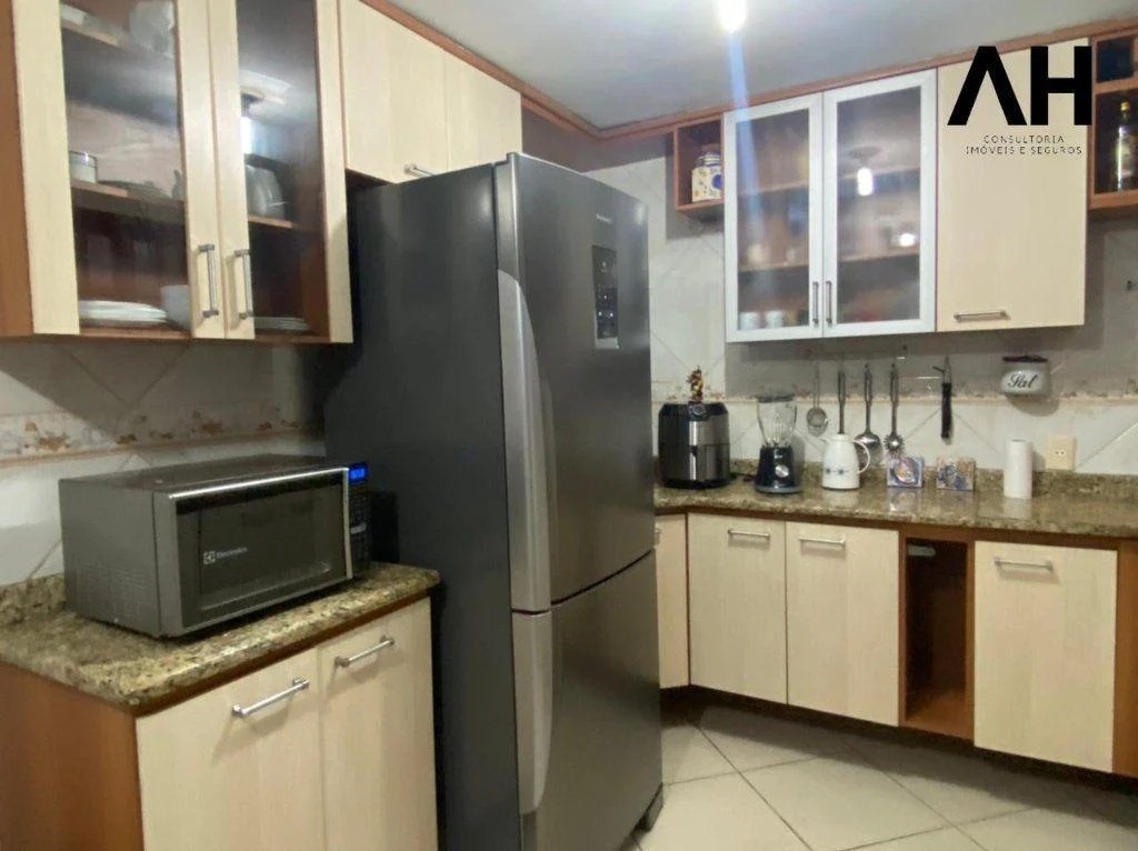 Imagem Casa com 3 Quartos à Venda, 360 m²em Piratininga - Niterói Imagem Casa com 3 Quartos à Venda, 360 m²em Piratininga - Niterói