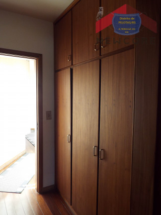 Imagem Casa com 4 Quartos à Venda, 315 m² em Centro - Pelotas