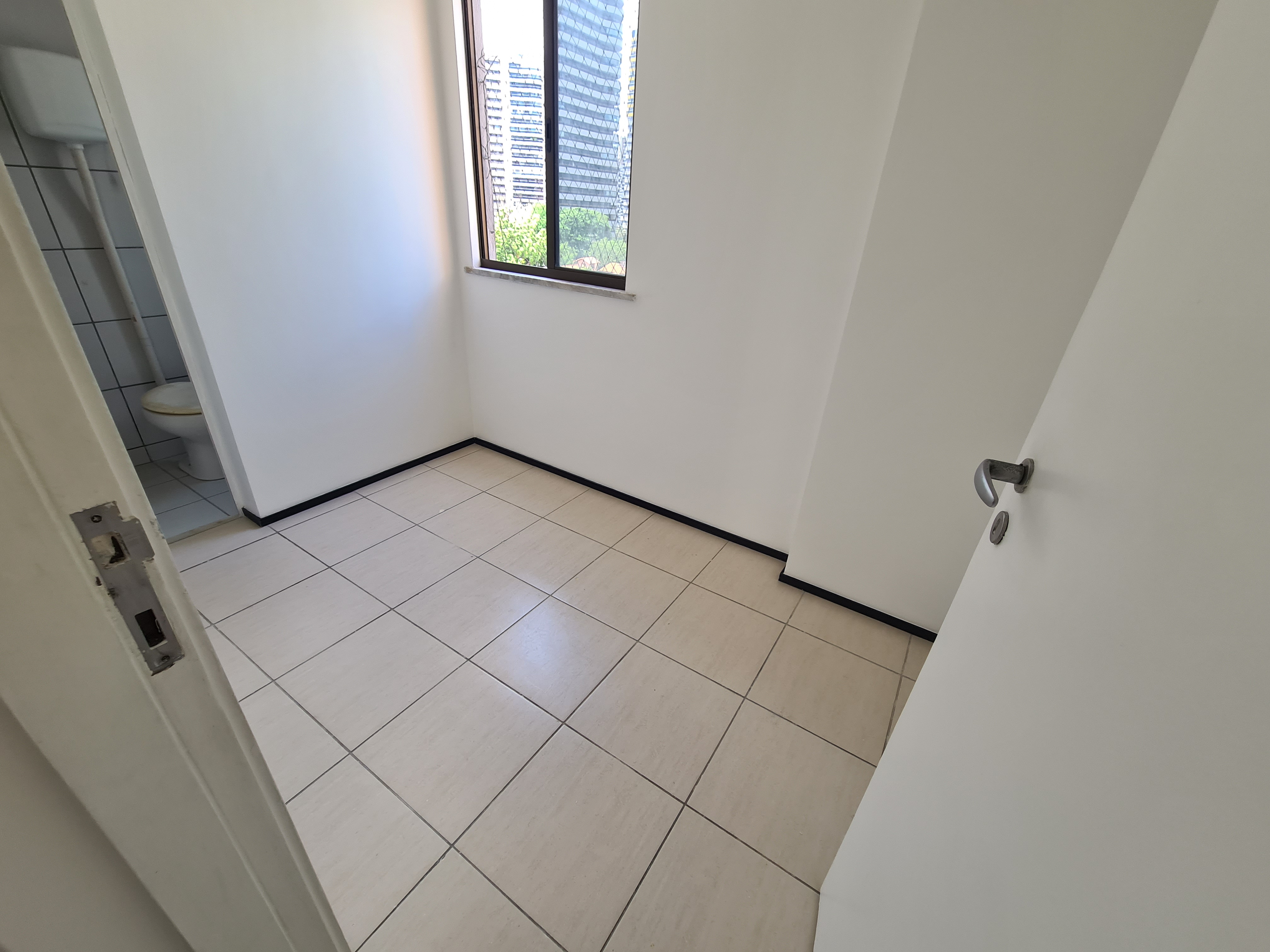 Imagem Apartamento com 3 Quartos para Alugar, 83 m²em Meireles - Fortaleza