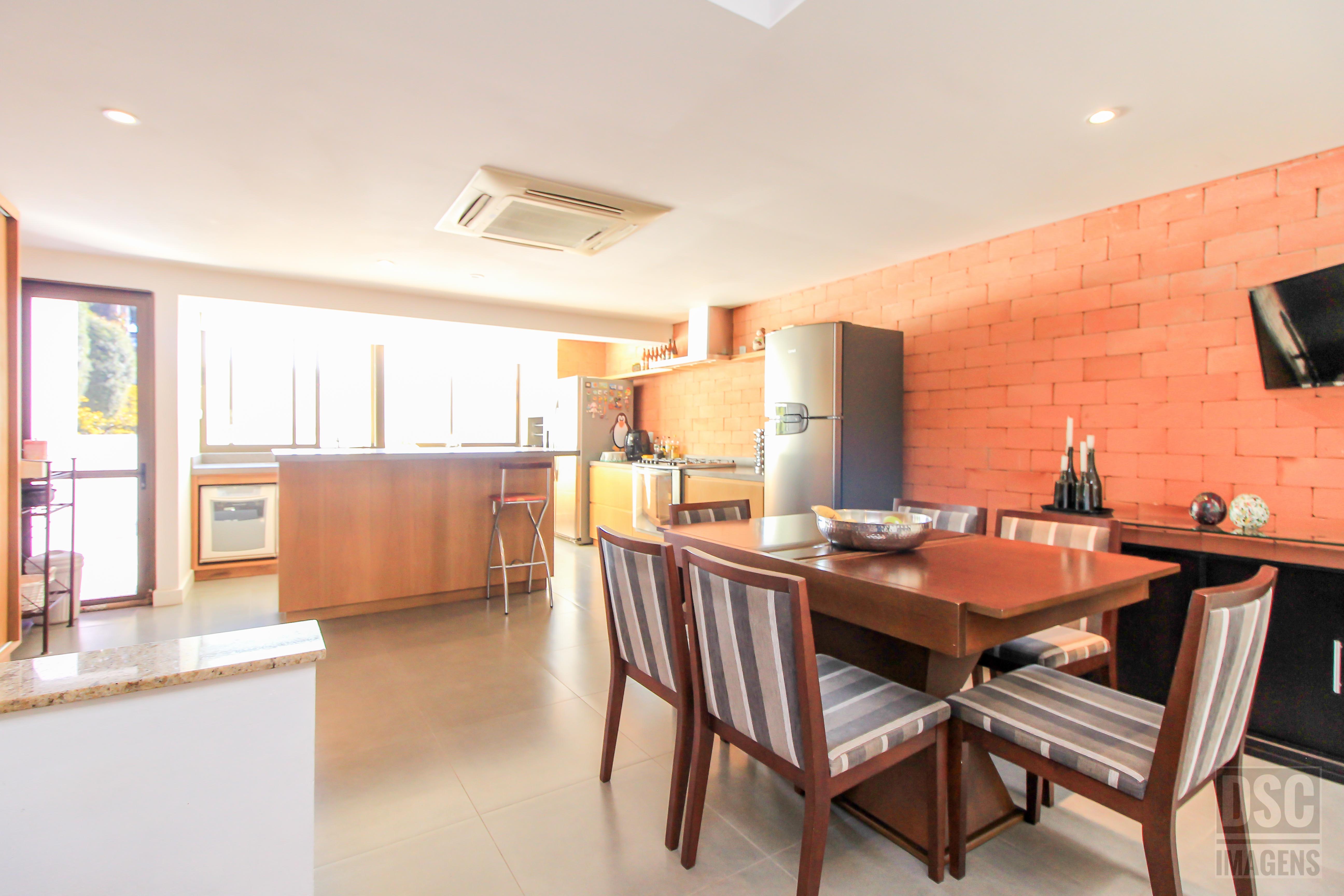 Imagem Casa com 4 Quartos à Venda, 456 m²em Chácara das Pedras - Porto Alegre Imagem Casa com 4 Quartos à Venda, 456 m²em Chácara das Pedras - Porto Alegre