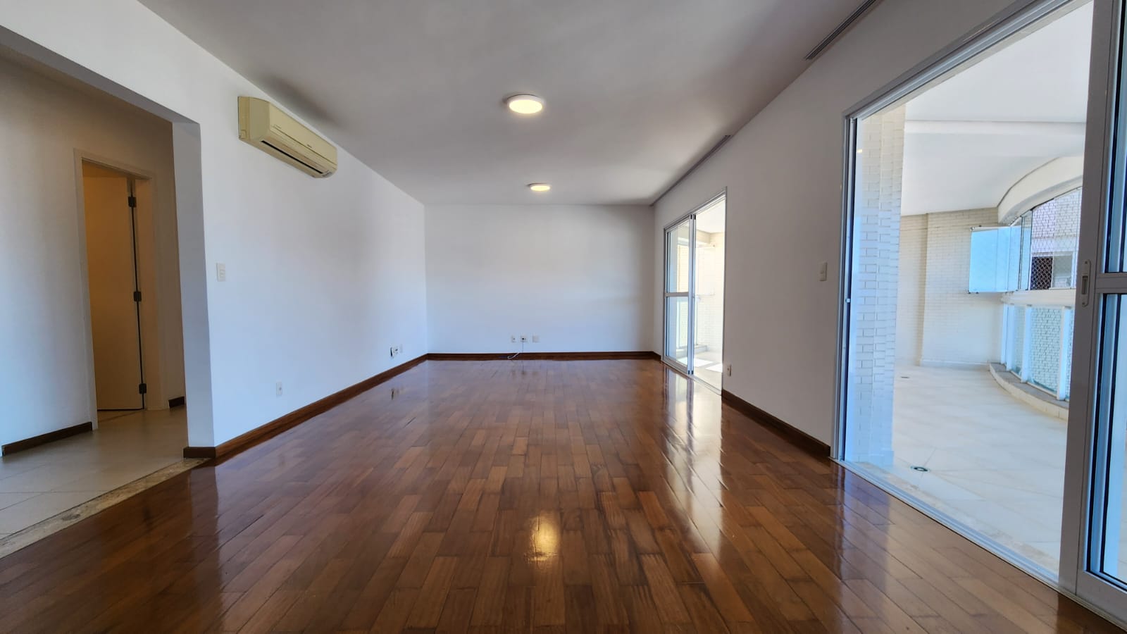 Imagem Apartamento com 4 Quartos à Venda, 204 m²em Boqueirão - Santos