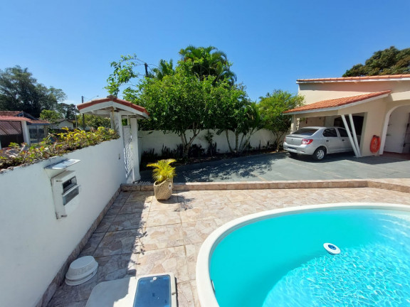 Imagem Casa com 3 Quartos à Venda, 182 m² em Centro - Peruíbe