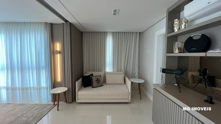 Imagem Apartamento com 3 Quartos à Venda,  em Centro - Balneário Camboriú