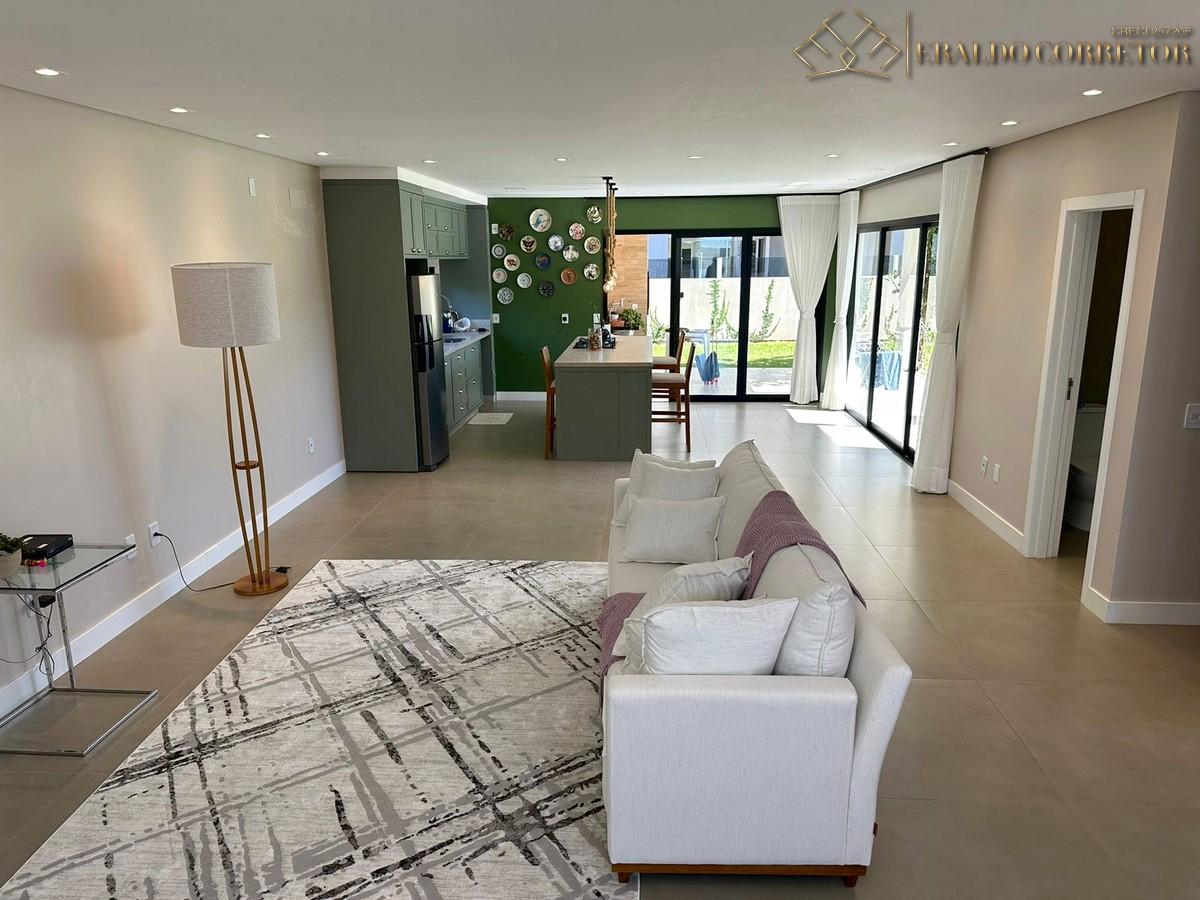 Imagem Casa com 3 Quartos à Venda, 254 m²em Ingleses do Rio Vermelho - Florianópolis