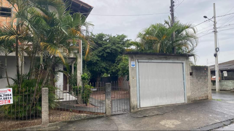 Imagem Casa com 6 Quartos à Venda, 140 m² em São Francisco - Criciúma Imagem Casa com 6 Quartos à Venda, 140 m² em São Francisco - Criciúma