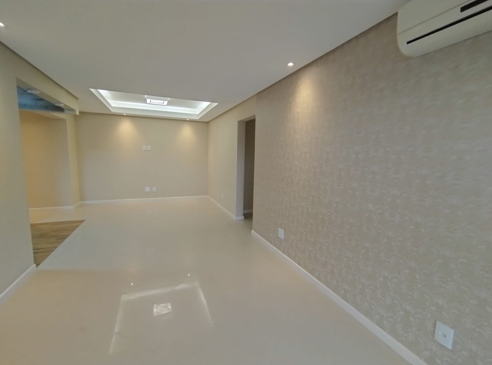 Imagem Apartamento com 3 Quartos à Venda, 111 m²em Kobrasol - São José