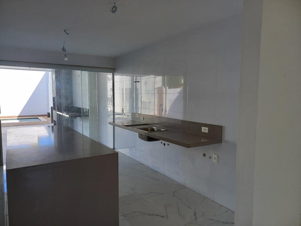 Imagem Casa com 4 Quartos à Venda, 214 m²em Itaipu - Niterói