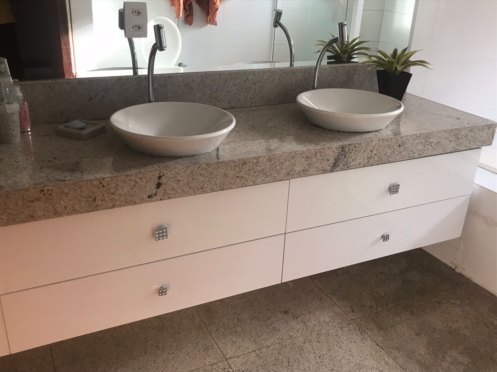 Imagem Sobrado com 5 Quartos à Venda, 418 m²em Condomínio do Lago 1ª Etapa - Goiânia