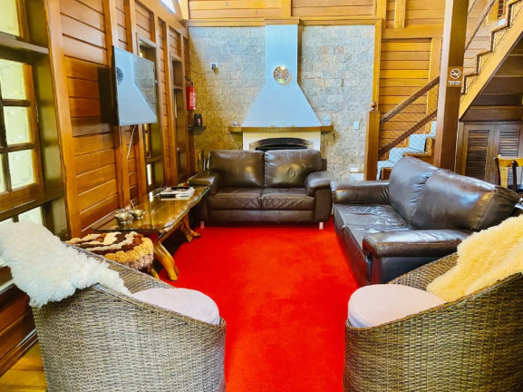 Imagem Casa com 3 Quartos à Venda, 1.000 m² em Capivari - Campos do Jordão