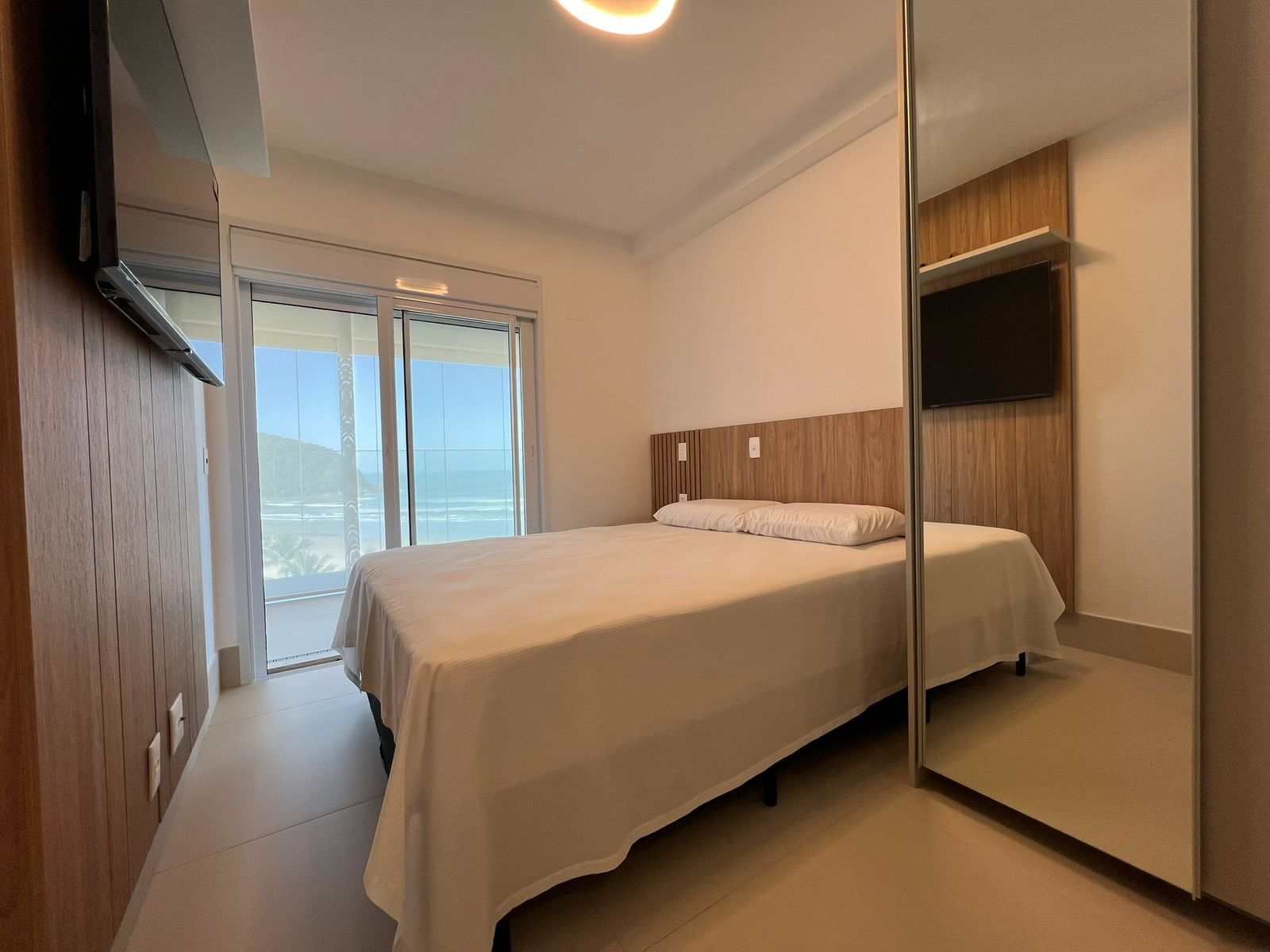 Imagem Apartamento com 4 Quartos para Temporada, 141 m² em Riviera - Bertioga Imagem Apartamento com 4 Quartos para Temporada, 141 m² em Riviera - Bertioga