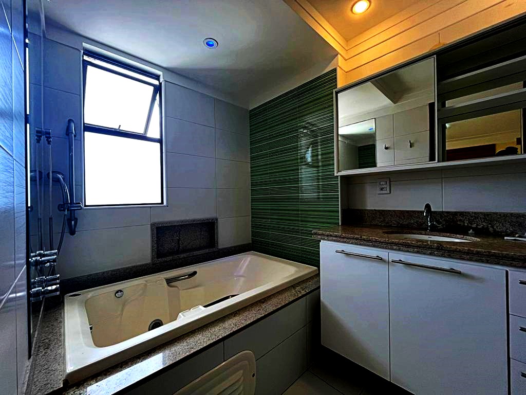 Imagem Apartamento com 4 Quartos à Venda, 266 m²em Nazaré - Belém Imagem Apartamento com 4 Quartos à Venda, 266 m²em Nazaré - Belém