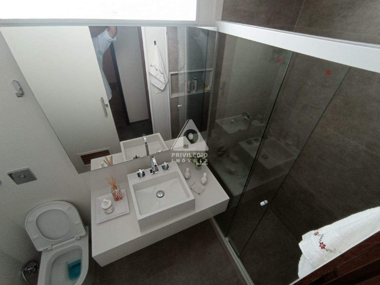 Imagem Apartamento com 3 Quartos à Venda, 195 m²em Copacabana - Rio de Janeiro Imagem Apartamento com 3 Quartos à Venda, 195 m²em Copacabana - Rio de Janeiro