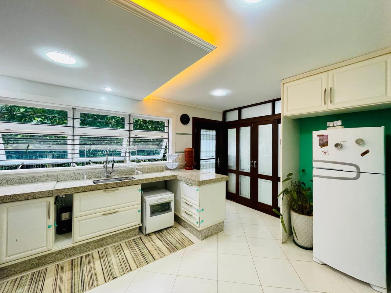 Imagem Casa com 6 Quartos à Venda, 262 m²em Albuquerque - Teresópolis Imagem Casa com 6 Quartos à Venda, 262 m²em Albuquerque - Teresópolis