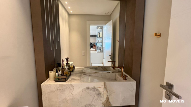 Imagem Apartamento com 3 Quartos à Venda,  em Centro - Balneário Camboriú