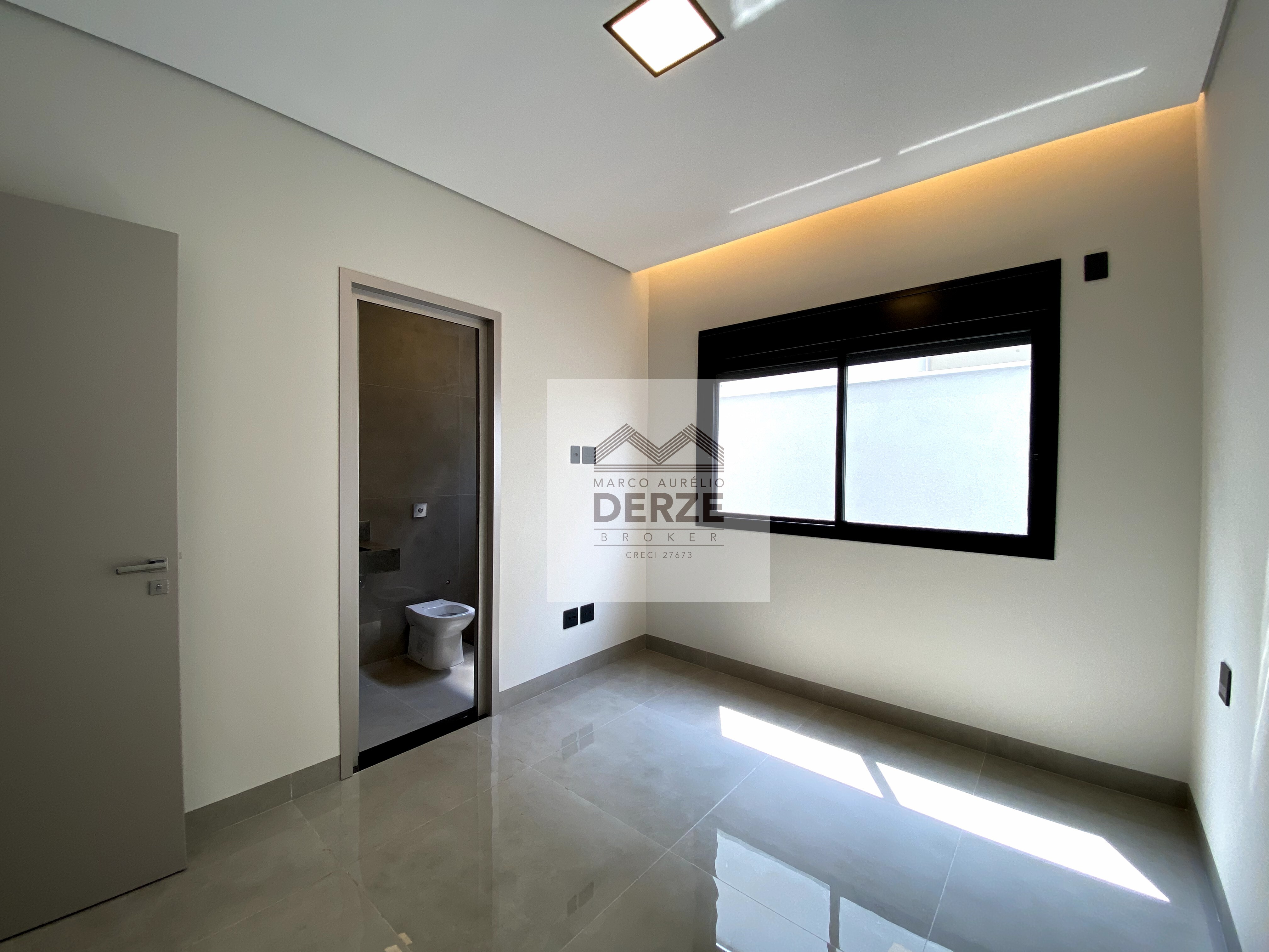 Imagem Casa com 3 Quartos à Venda, 256 m²em Jardim Botânico - Uberlândia