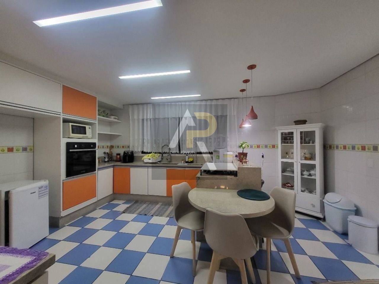 Imagem Casa de Condomínio com 4 Quartos à Venda, 275 m²em Jardim Rubi - Mogi das Cruzes