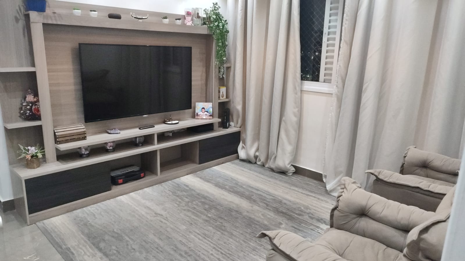 Imagem Apartamento com 2 Quartos à Venda, 60 m²em Jardim Tupanci - Barueri