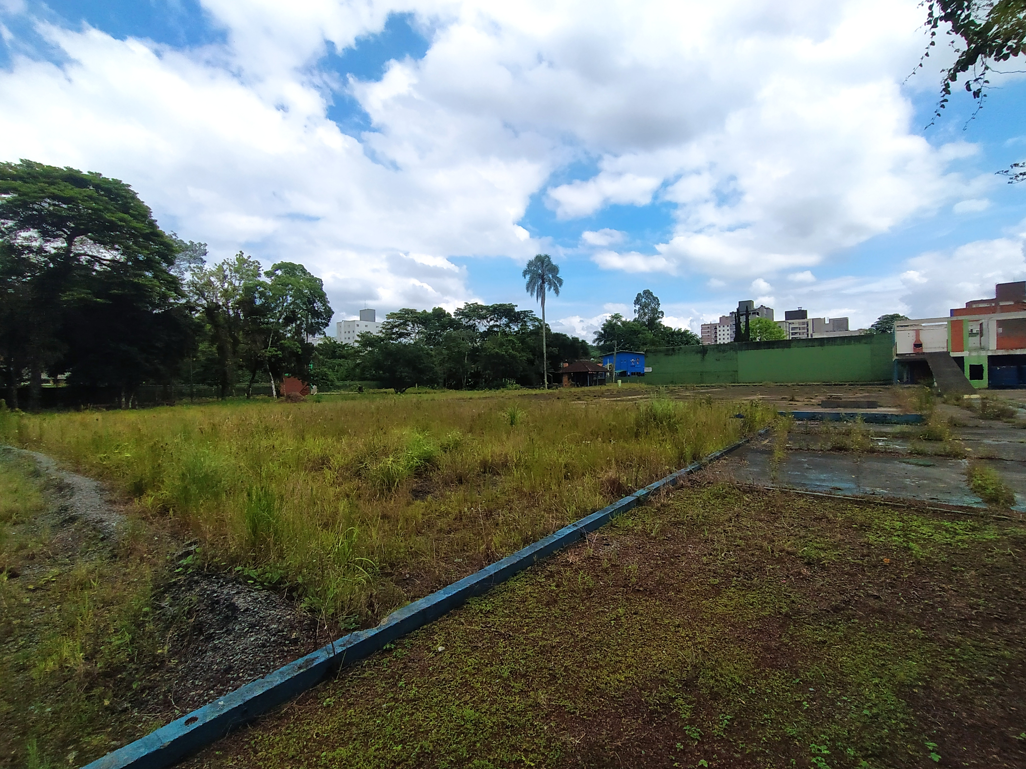 Imagem Terreno à Venda, 15 m²em Bom Retiro - Joinville Imagem Terreno à Venda, 15 m²em Bom Retiro - Joinville