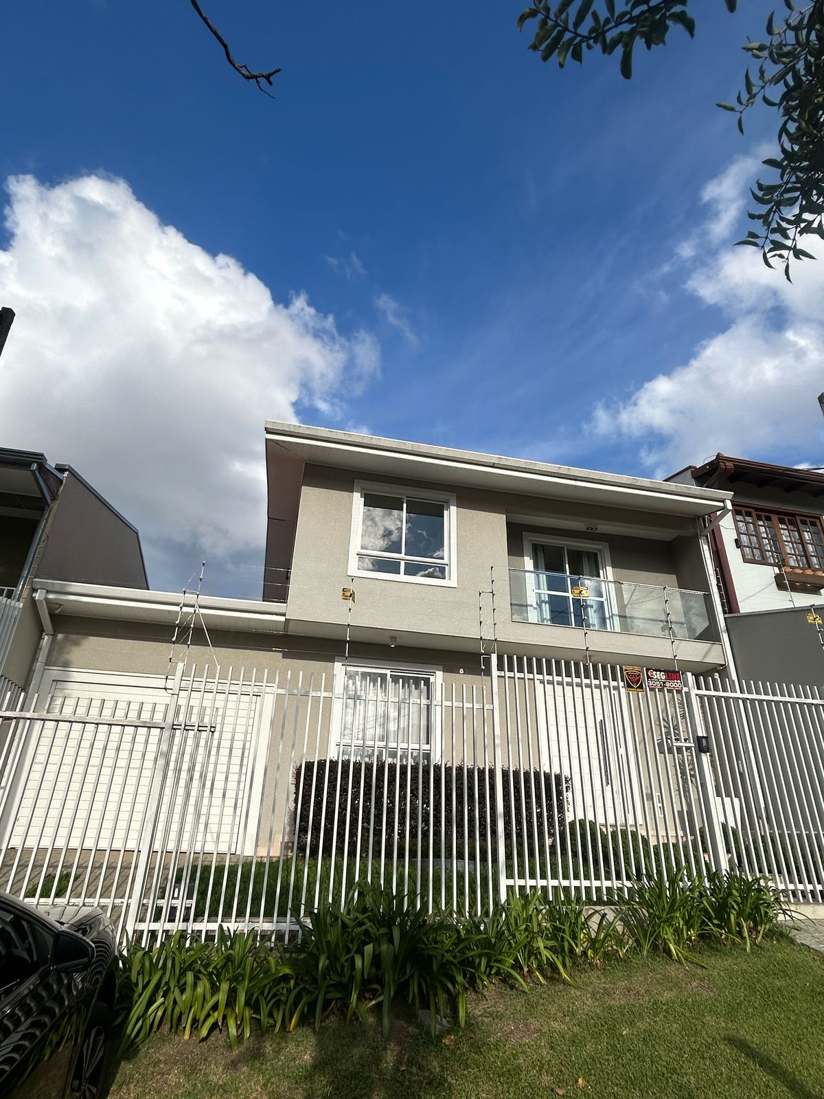 Sobrado com 3 Quartos à Venda, 118 m² em Mercês - Curitiba