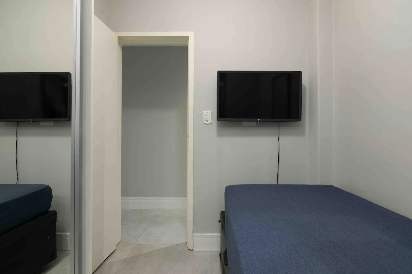 Imagem Apartamento com 2 Quartos à Venda ou Temporada, 85 m²em Leme - Rio de Janeiro