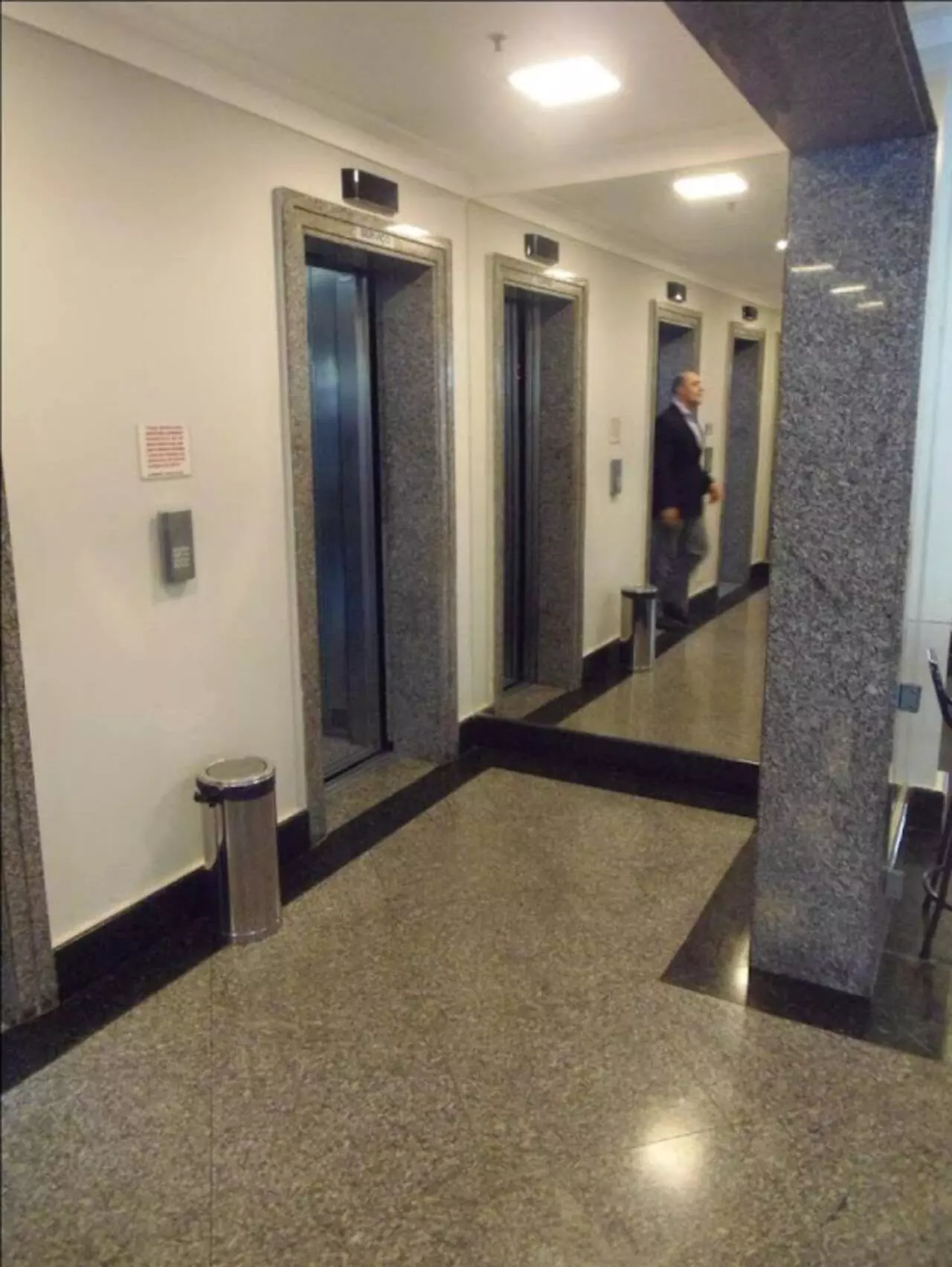 Imagem Sala Comercial à Venda ou Locação, 88 m²em Vila Olímpia - São Paulo Imagem Sala Comercial à Venda ou Locação, 88 m²em Vila Olímpia - São Paulo
