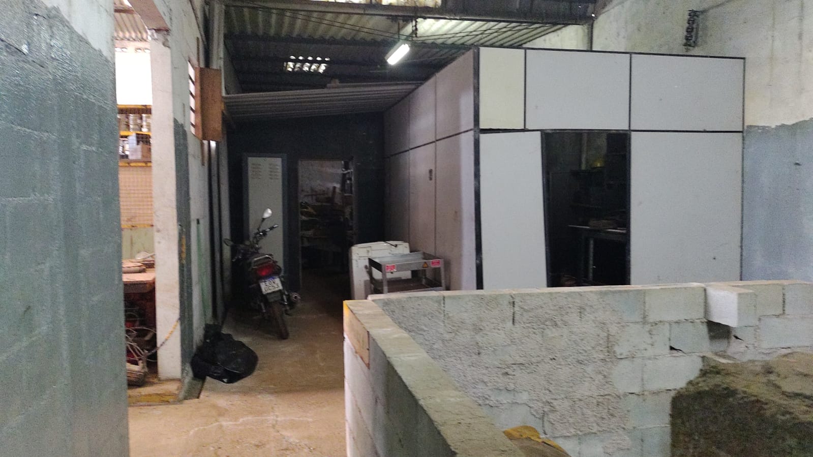 Imagem Galpão à Venda, 800 m²em Chácara Ondas Verdes - Cotia Imagem Galpão à Venda, 800 m²em Chácara Ondas Verdes - Cotia