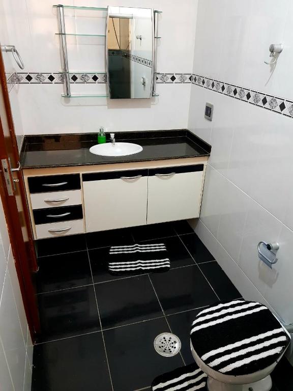Imagem Casa com 4 Quartos para Temporada, 300 m²em Jardim Virgínia - Guarujá Imagem Casa com 4 Quartos para Temporada, 300 m²em Jardim Virgínia - Guarujá