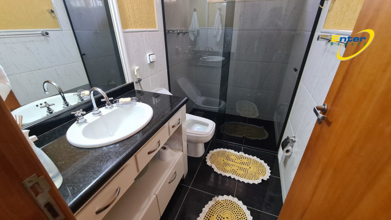 Imagem Casa de Condomínio com 4 Quartos à Venda,  em Joquei clube - Brasilia