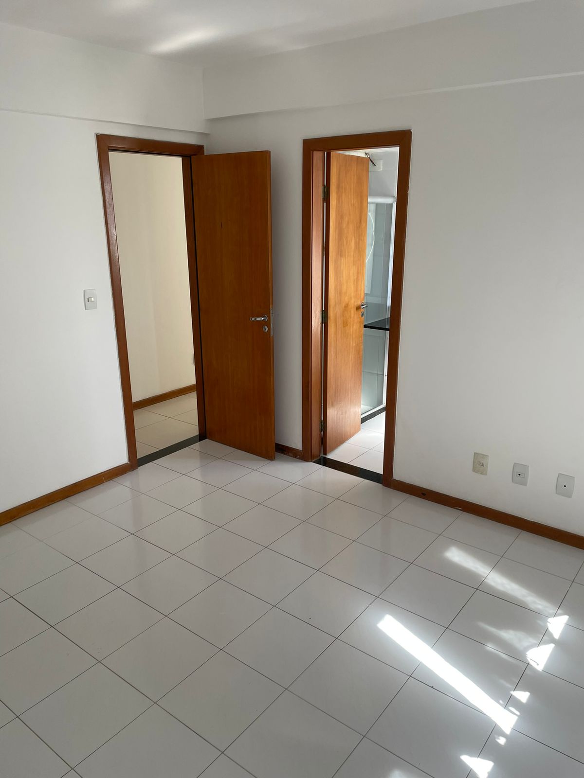 Imagem Apartamento com 2 Quartos para Alugar, 74 m²em Pitangueiras - Lauro de Freitas