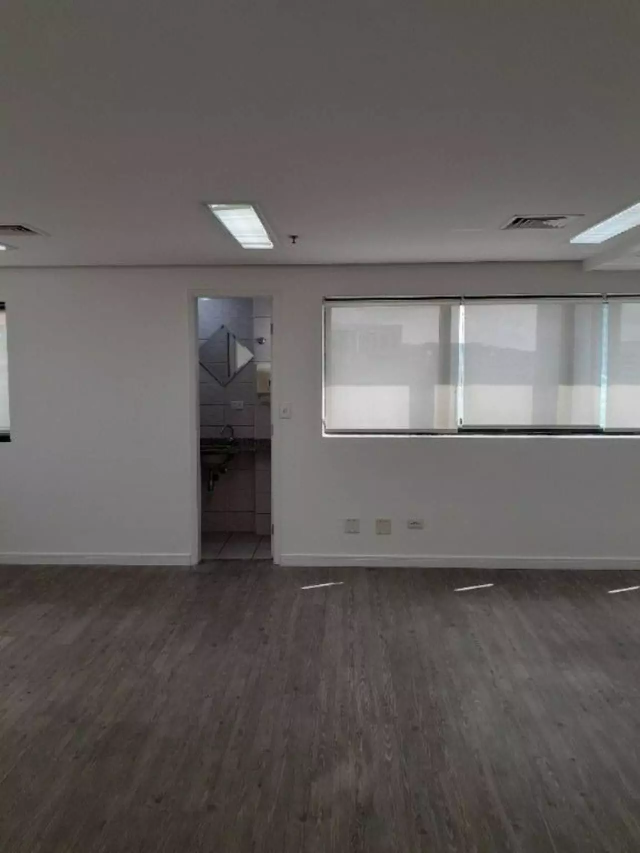 Imagem Sala Comercial à Venda ou Locação, 90 m²em Vila Olímpia - São Paulo Imagem Sala Comercial à Venda ou Locação, 90 m²em Vila Olímpia - São Paulo