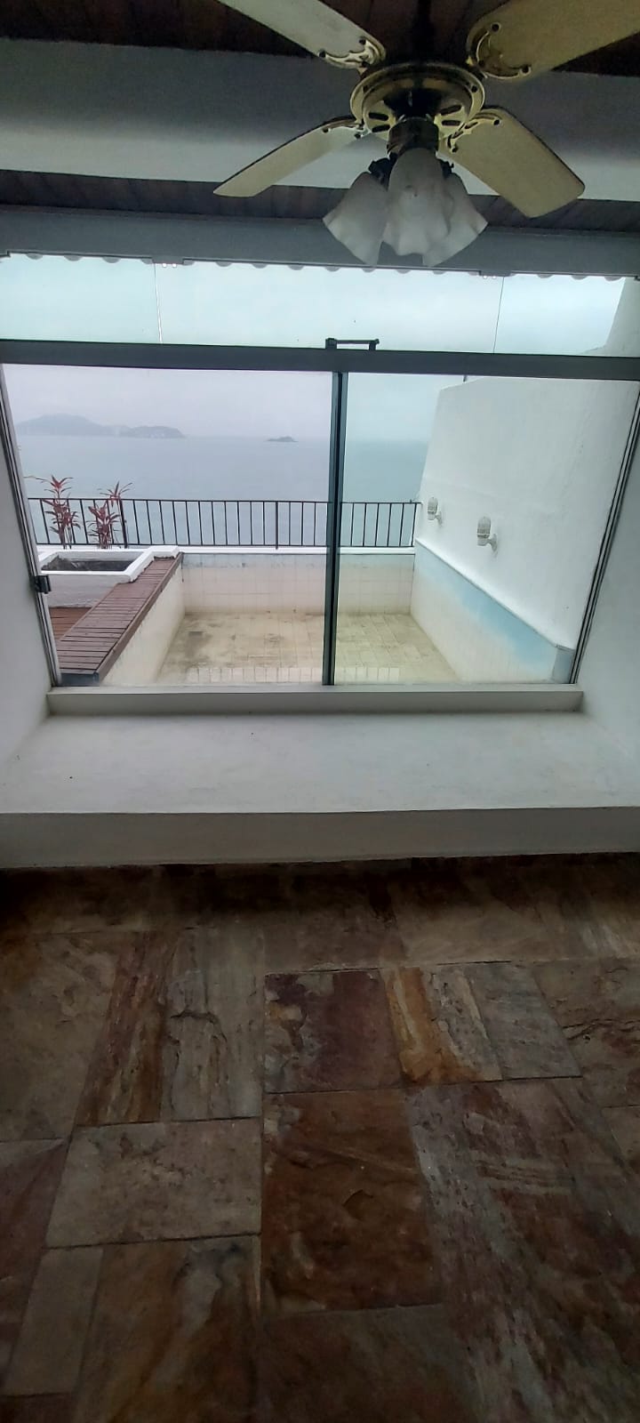 Imagem Cobertura com 3 Quartos à Venda, 300 m²em Jardim Astúrias - Guarujá