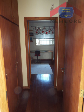 Imagem Casa com 4 Quartos à Venda, 315 m² em Centro - Pelotas