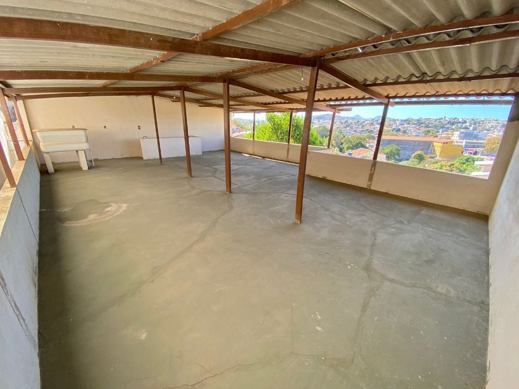 Imagem Casa com 2 Quartos à Venda, 110 m² em Planalto - Belo Horizonte