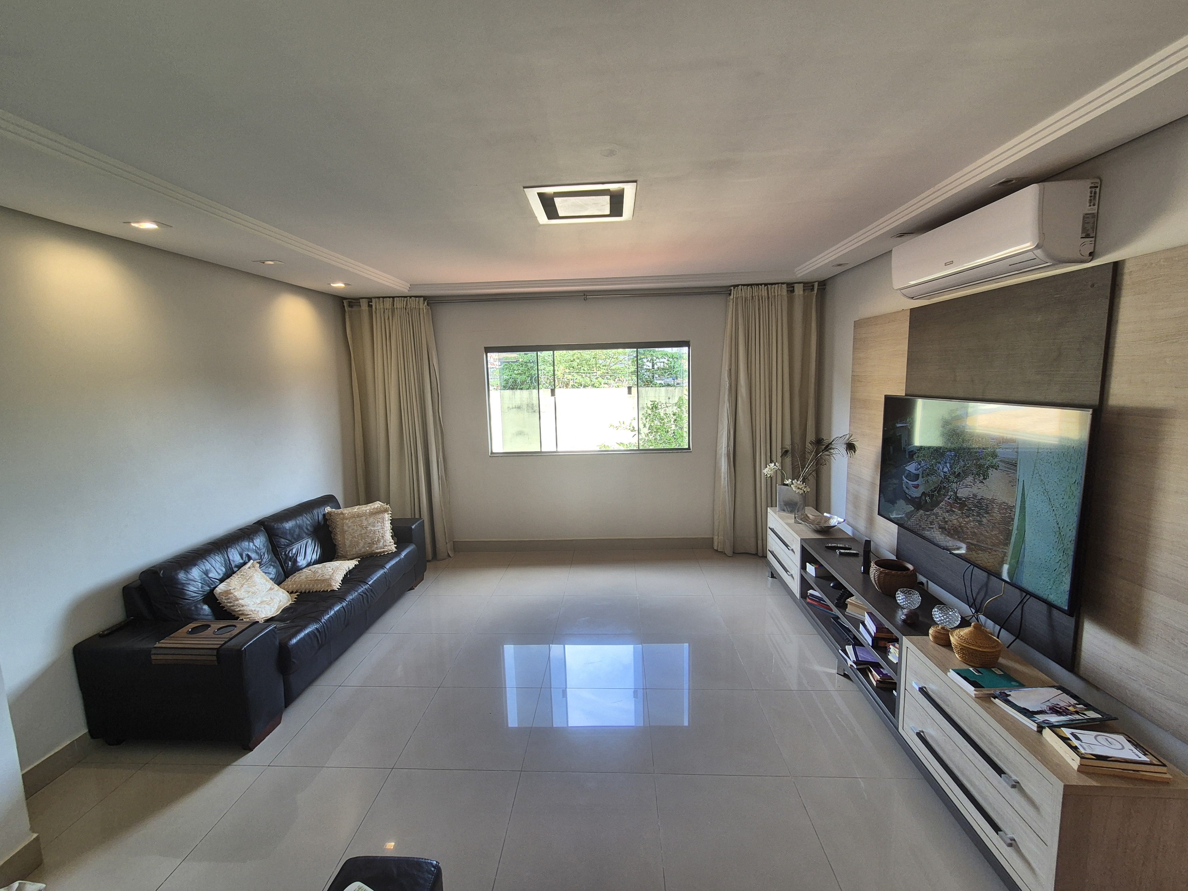 Imagem Casa com 4 Quartos para Alugar, 330 m² em Jardim Goiás - Goiânia Imagem Casa com 4 Quartos para Alugar, 330 m² em Jardim Goiás - Goiânia