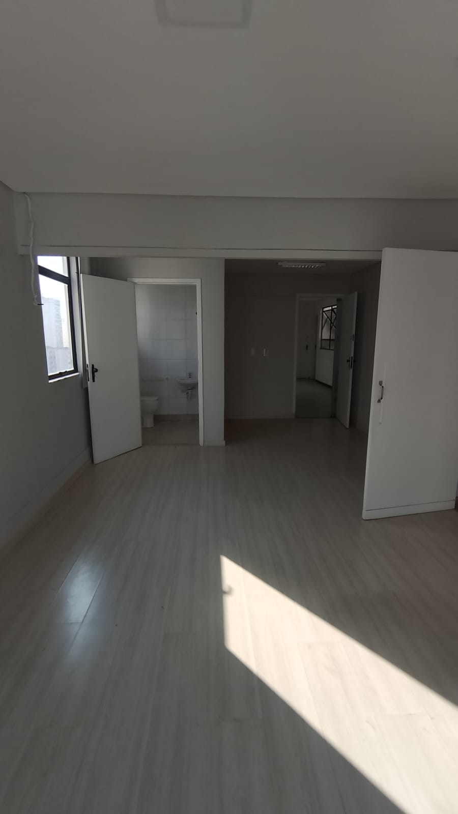 Imagem Sala Comercial à Venda ou Locação, 180 m² em Centro - Juiz de Fora