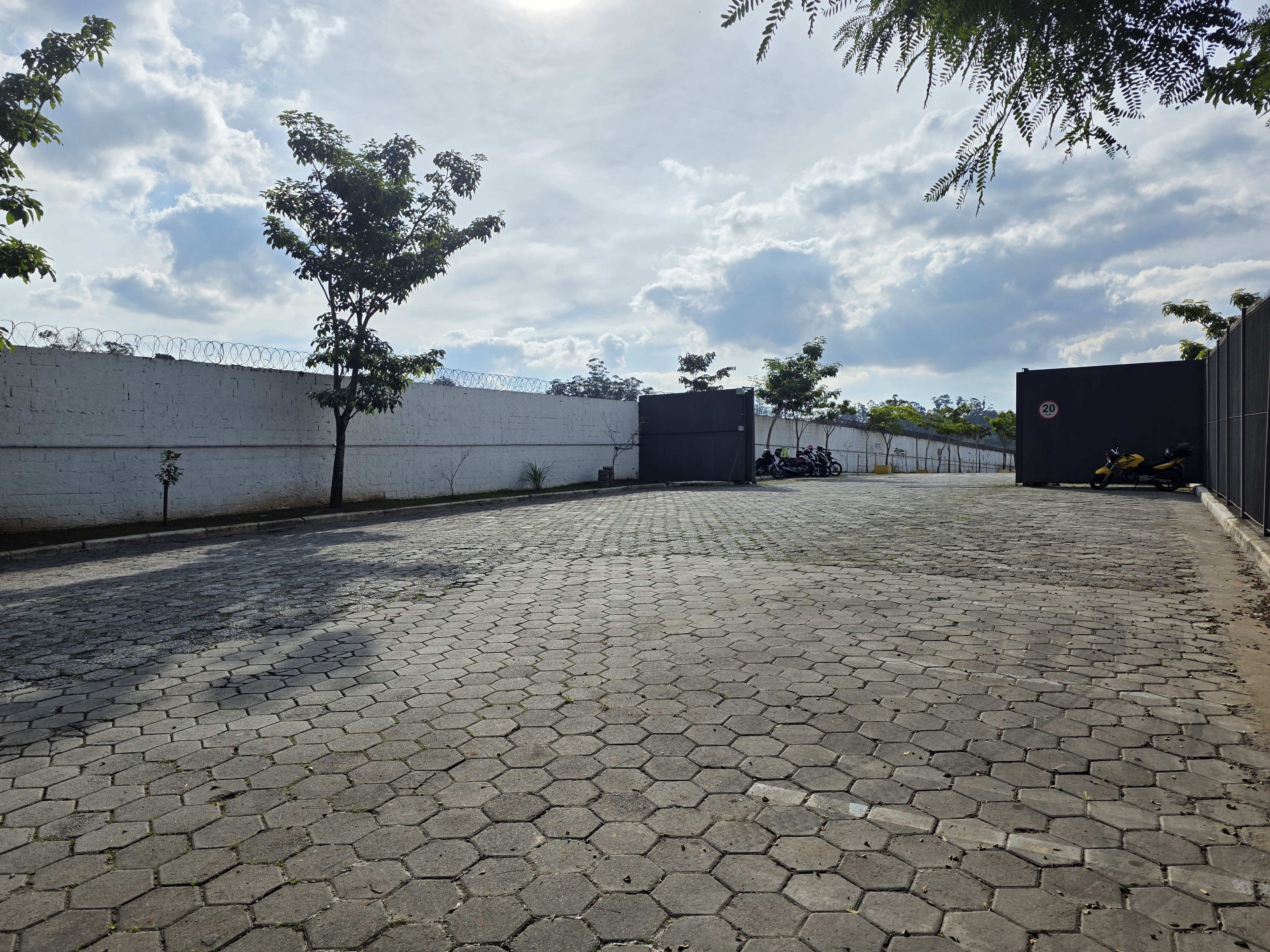 Imagem Galpão para Alugar, 7.600 m² em Jardim Vista Alegre - Embu das Artes