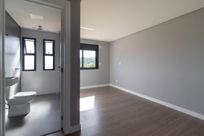 Imagem Sobrado com 3 Quartos à Venda, 300 m² em Santa Cândida - Curitiba Imagem Sobrado com 3 Quartos à Venda, 300 m² em Santa Cândida - Curitiba