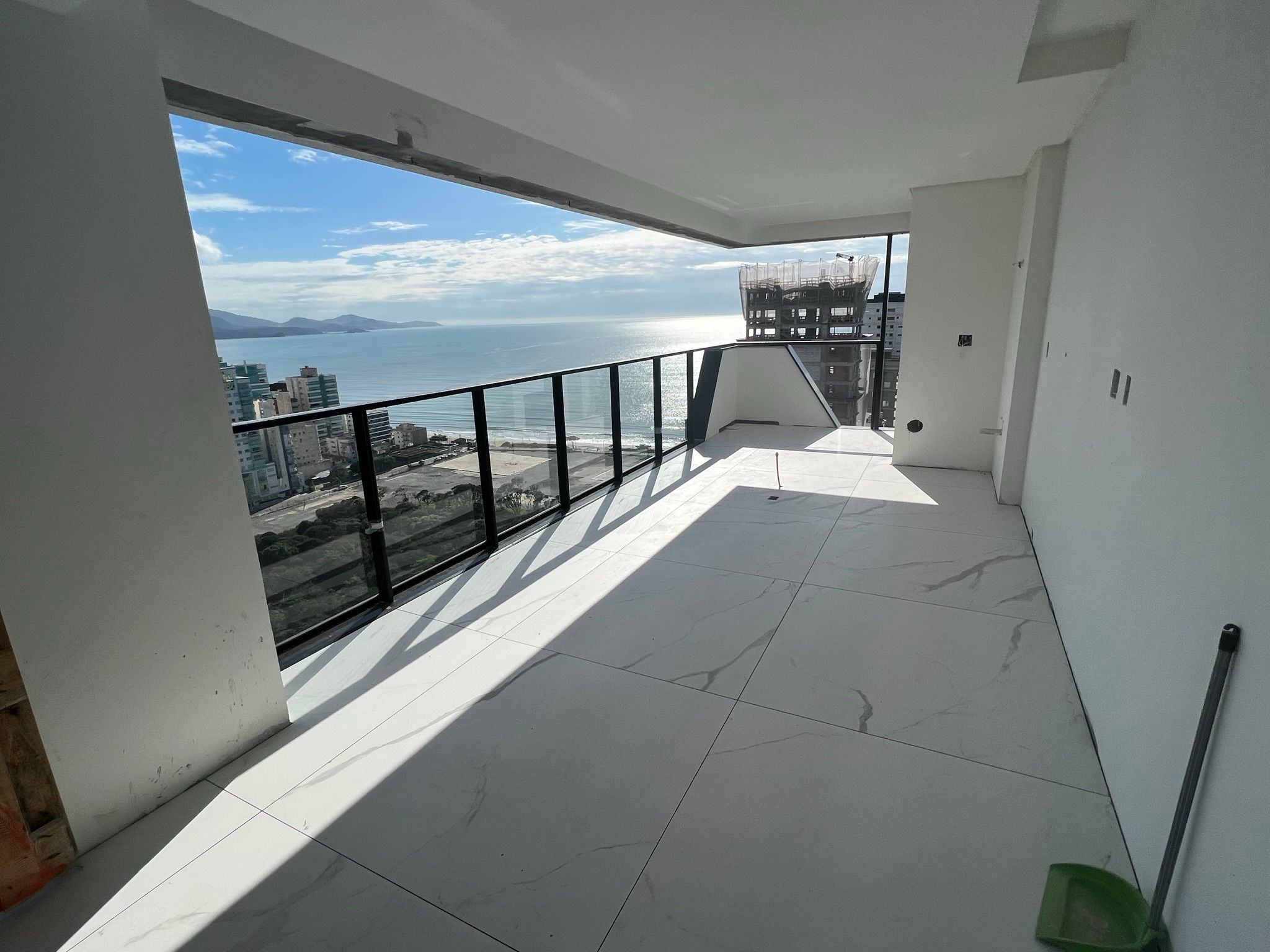 Imagem Apartamento com 4 Quartos à Venda, 179 m²em Meia Praia - Itapema