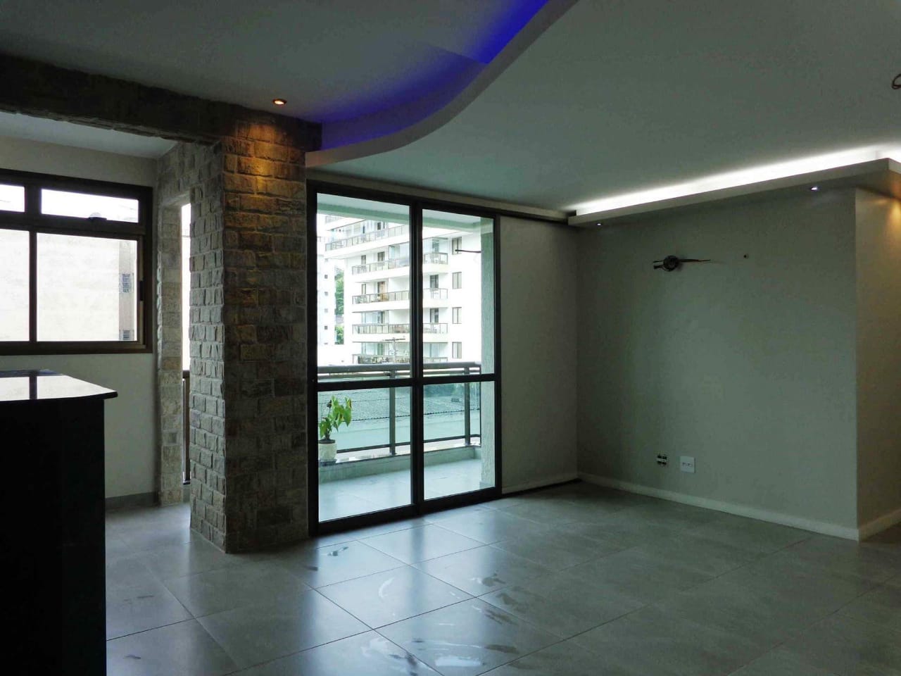 Imagem Apartamento com 2 Quartos à Venda, 90 m²em Charitas - Niterói
