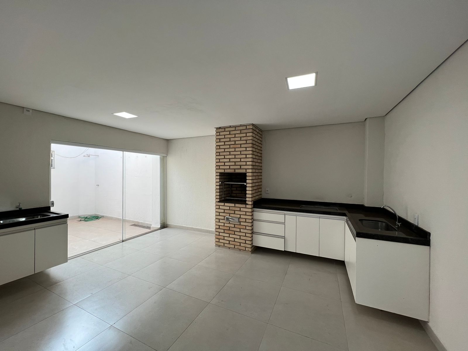 Imagem Casa com 3 Quartos à Venda, 190 m²em Saraiva - Uberlândia