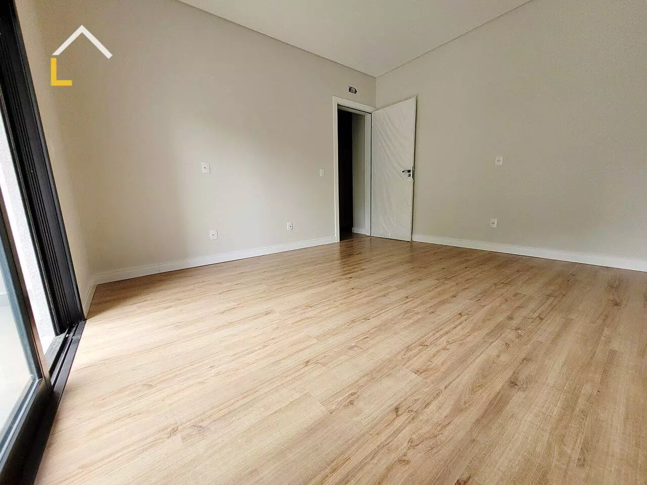 Imagem Sobrado com 3 Quartos à Venda, 157 m² em Anita Garibaldi - Joinville