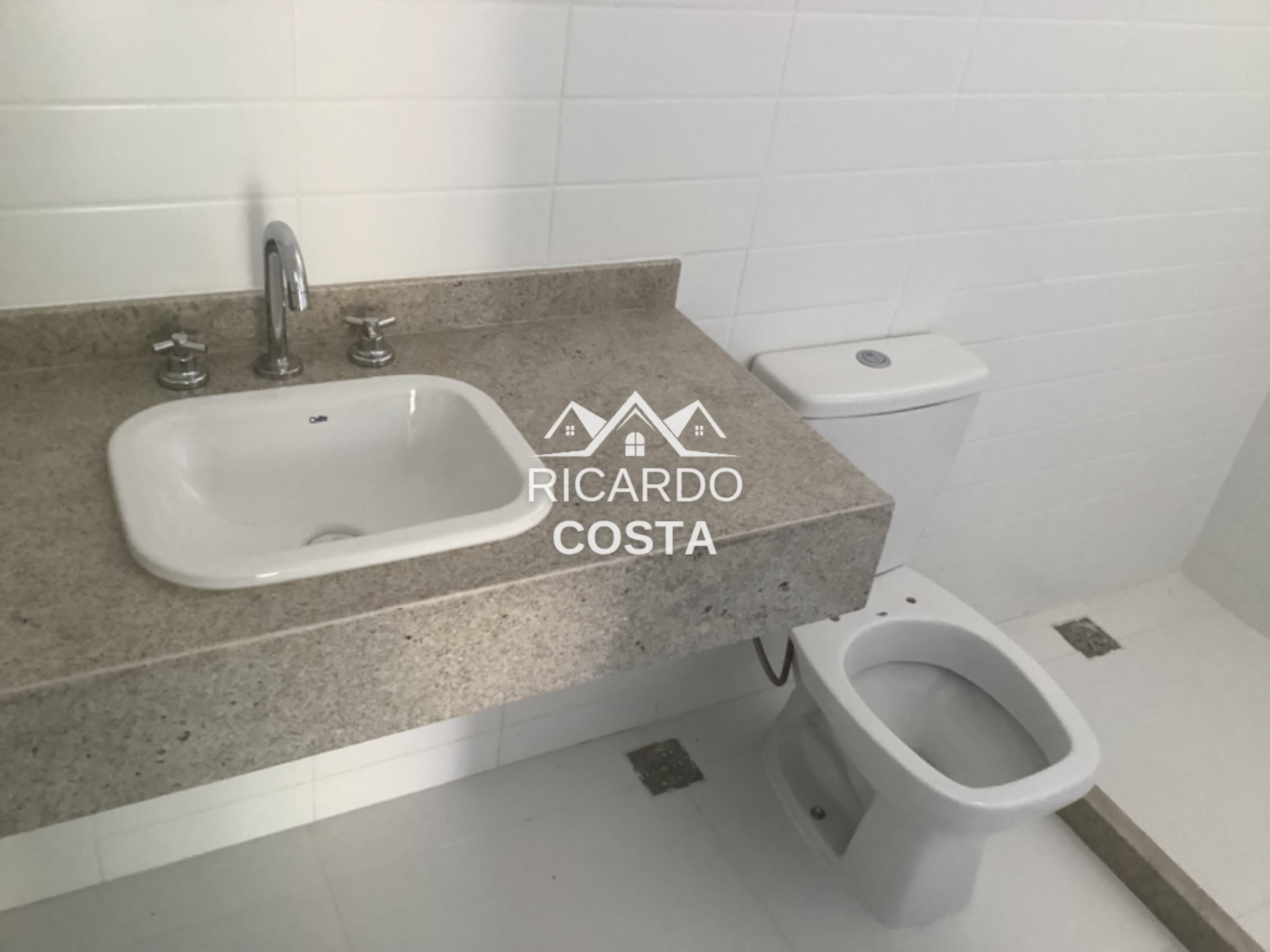 Imagem Cobertura com 2 Quartos à Venda ou Locação, 190 m² em Humaitá - Rio de Janeiro