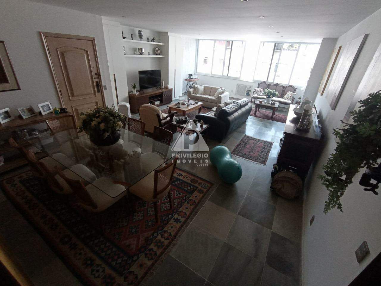 Imagem Apartamento com 3 Quartos à Venda, 195 m²em Copacabana - Rio de Janeiro Imagem Apartamento com 3 Quartos à Venda, 195 m²em Copacabana - Rio de Janeiro
