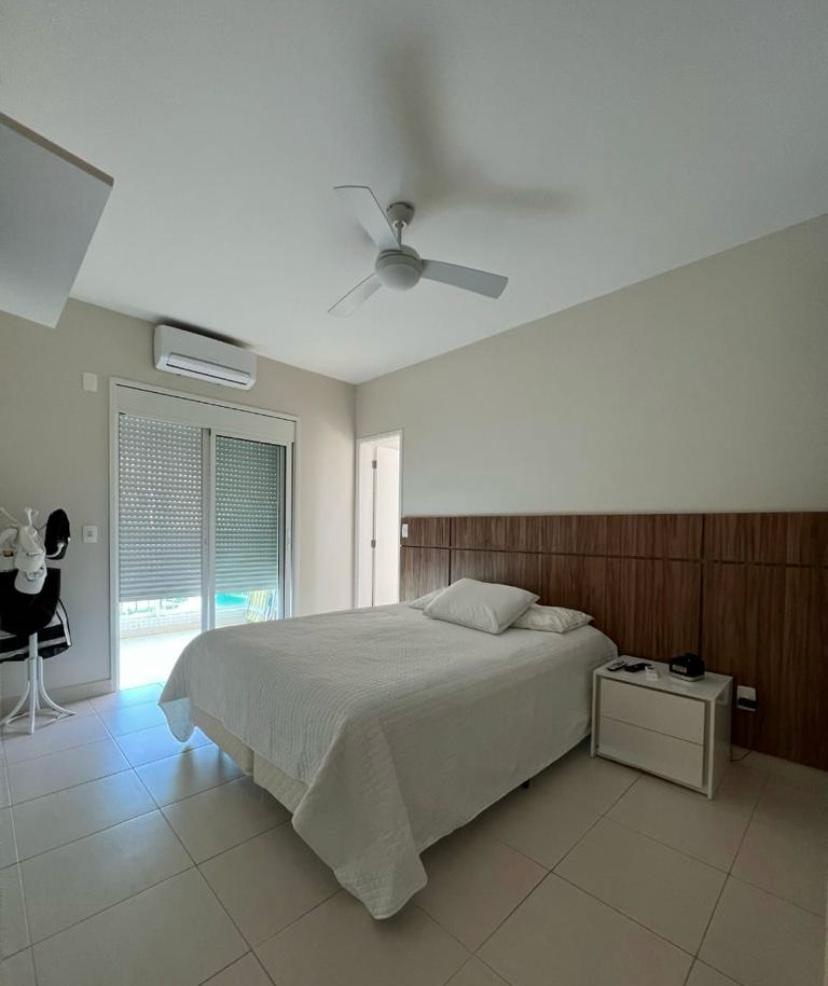 Imagem Apartamento com 4 Quartos para Temporada, 212 m² em Riviera - Bertioga
