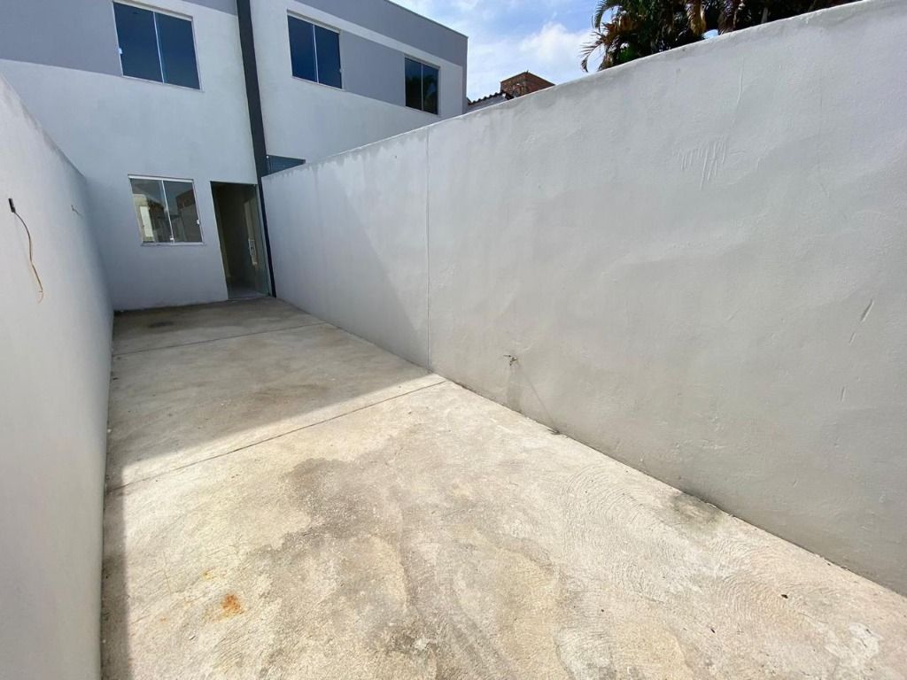 Casa com 2 Quartos à Venda, 71 m² em Piratininga (Venda Nova) - Belo Horizonte