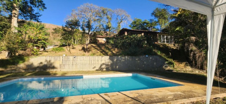 Imagem Casa com 4 Quartos à Venda, 179 m² em Jardim Salaco - Teresópolis