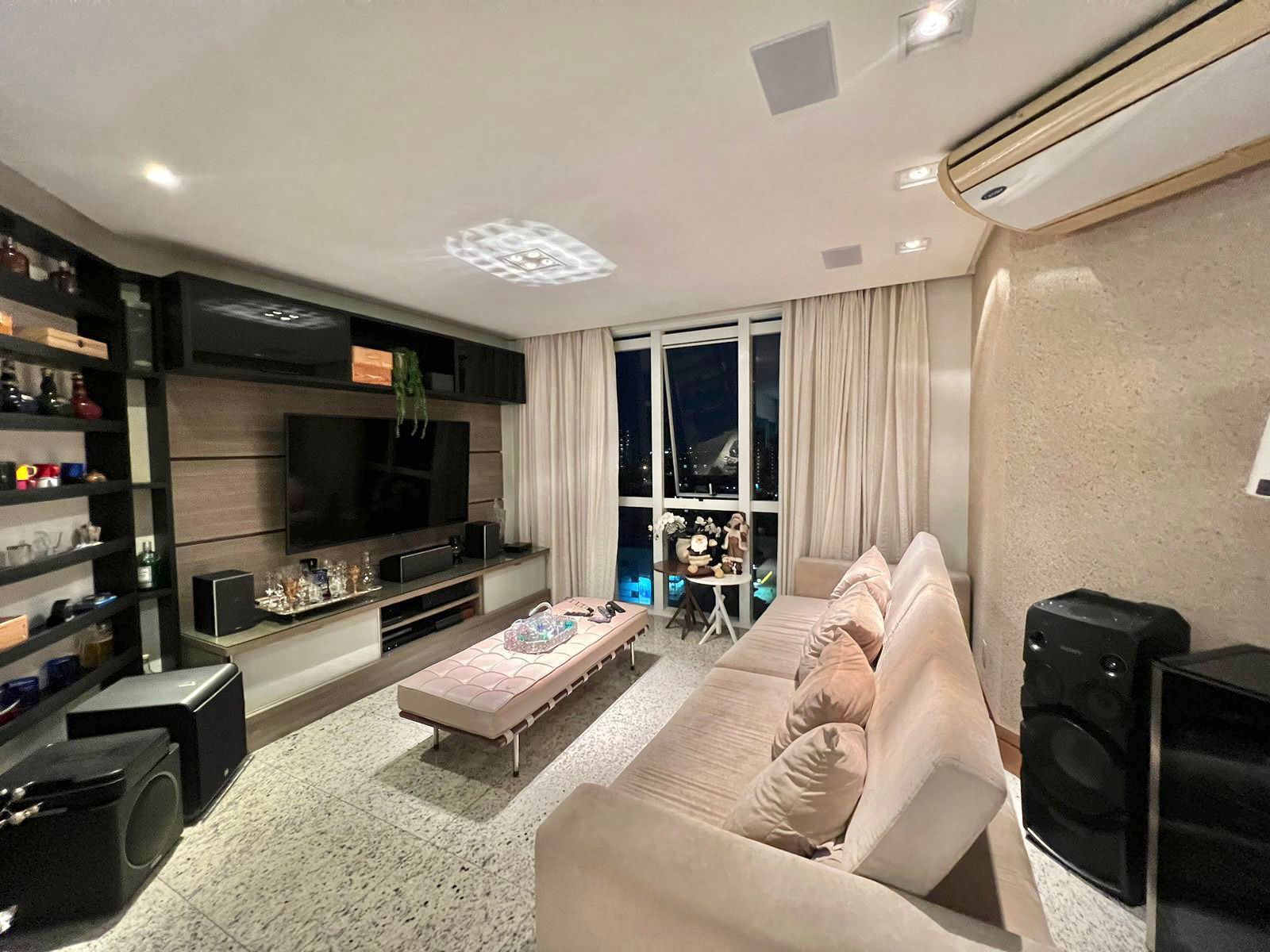 Imagem Apartamento com 4 Quartos à Venda, 197 m²em Umarizal - Belém